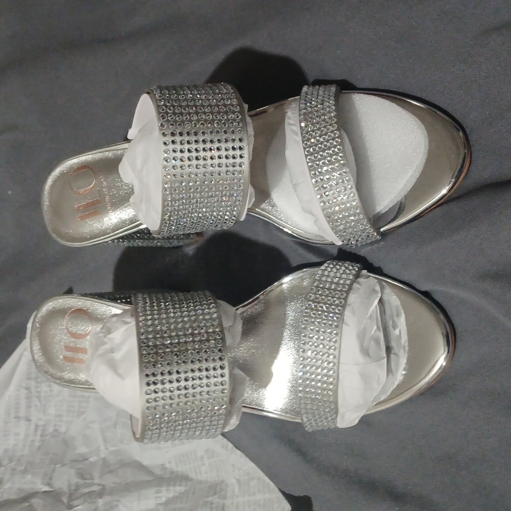 NEW JLO women SILVER  shoes sandal by Jennifer Lopez size 6.5